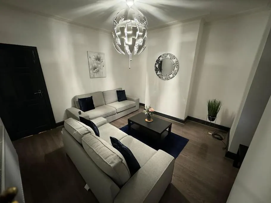 Contractors, Groups 4Xbedrooms 5Xdouble Beds, Close To City Free Parking Sleeps X 10 Wifi ,Netflix,Lgi Check Reviwz リーズ イギリス